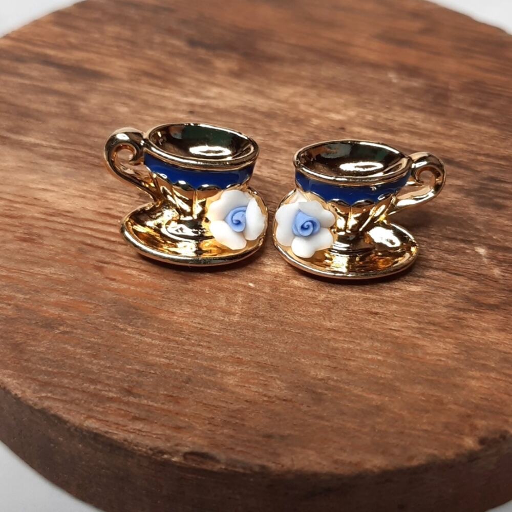 Vintage Avon Gold Tone Teacup And Saucer Stud Earrings